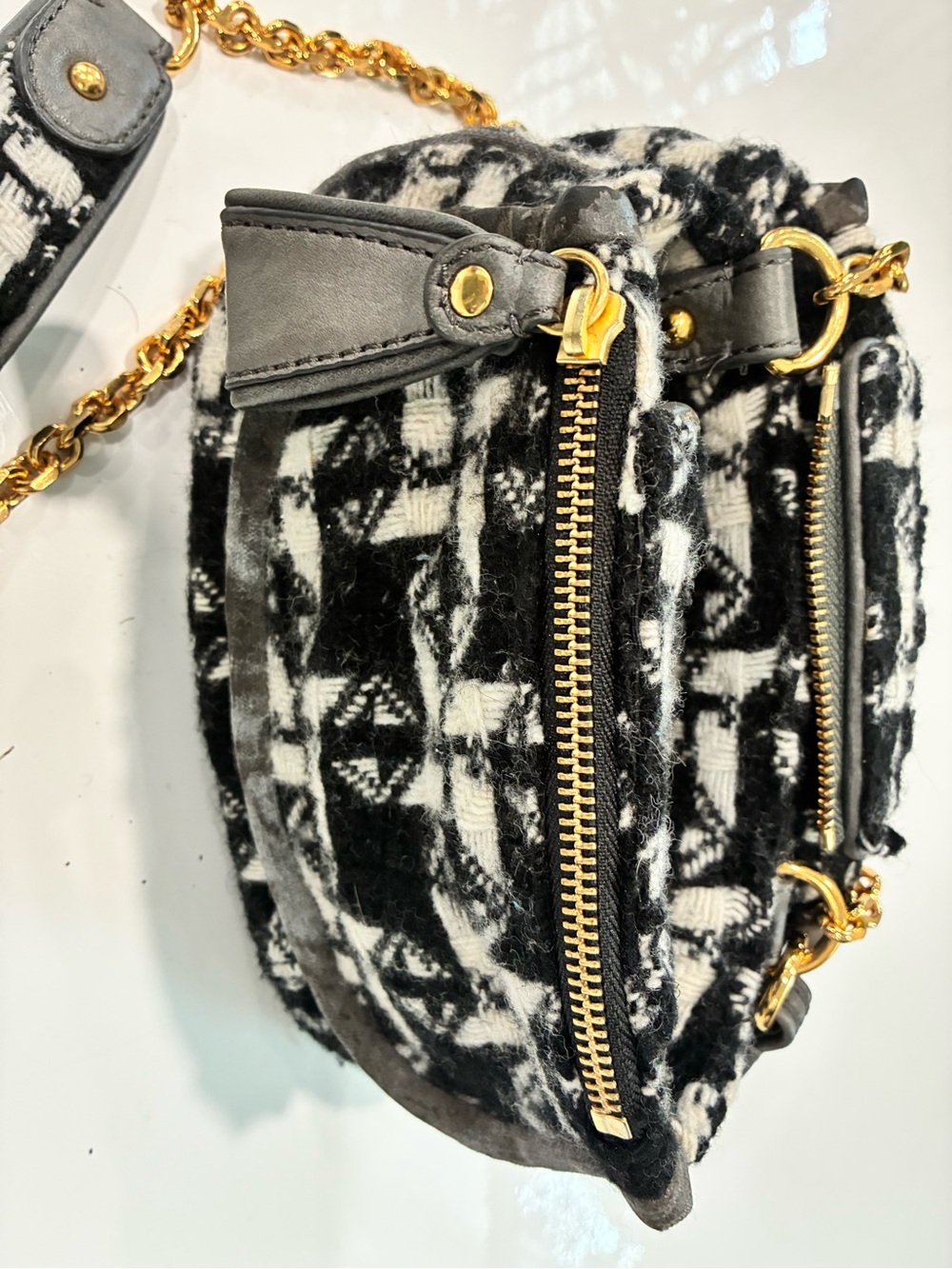 Juicy Couture-Vintage herringbone pattern fabric with branded zipper pulls. - Picture 8 of 16